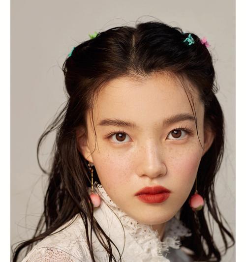 《以中国式家长女儿版美妆师》如何达成完美结局？（通过游戏中的技巧和经验，轻松打造美丽人生！）